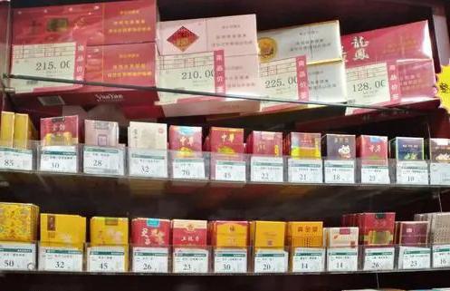 江西会昌烟草以“898”工程督导为抓手亮化卷烟陈列