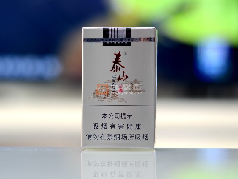 泰山望岳香烟图片