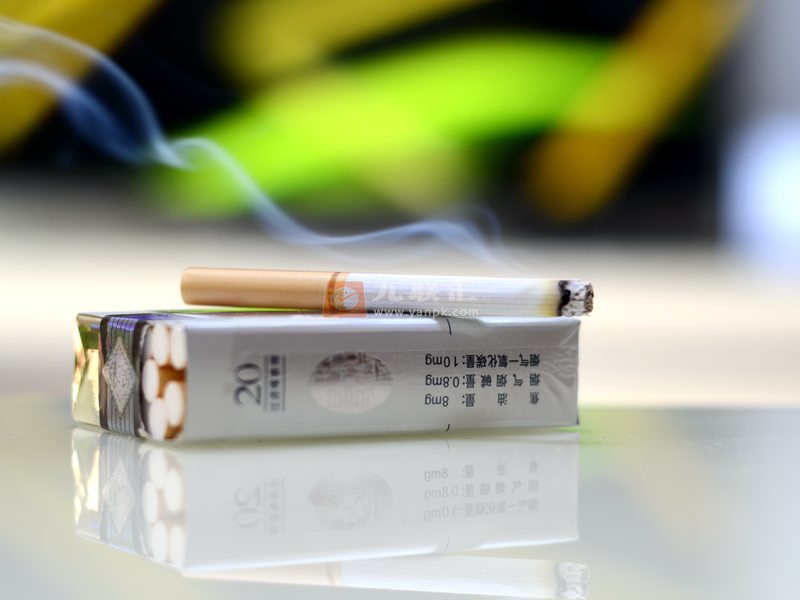 泰山望岳香烟图片