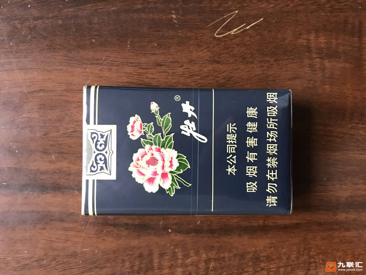 牡丹软蓝多少钱一包？和中华烟比哪个更好？品吸体验