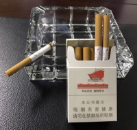 黄鹤楼永光香烟品吸